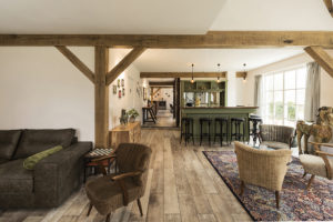 Lounge met bar en biertap