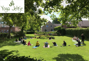 Yoga in voortuin