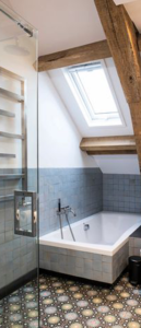 luxe badkamer kleur blauw Vakantieverblijf Eind 6